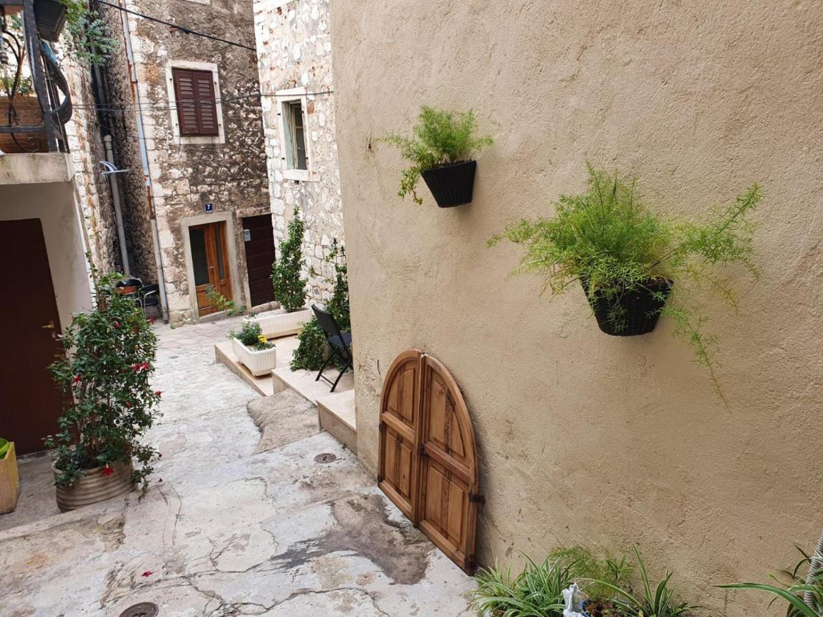 Small studio apartment Gorica Šibenik Esterno foto