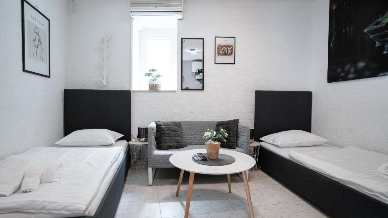 Small studio apartment Gorica Šibenik Esterno foto