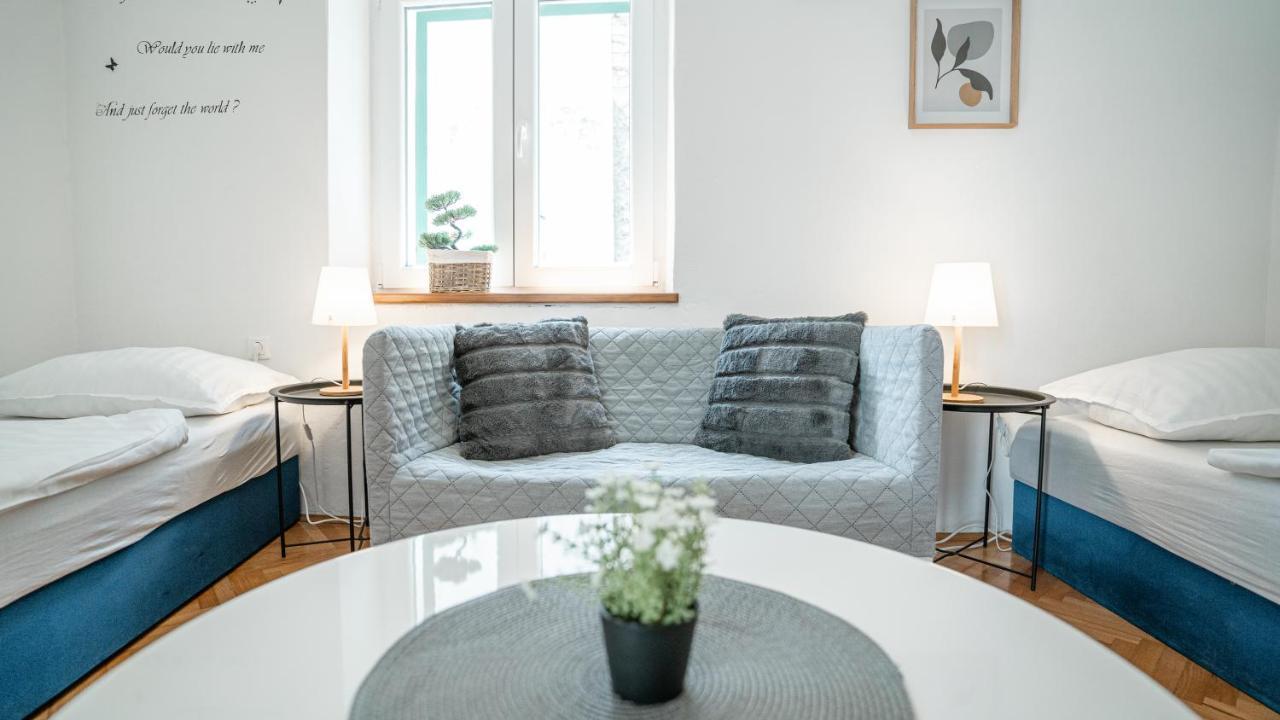 Small studio apartment Gorica Šibenik Esterno foto