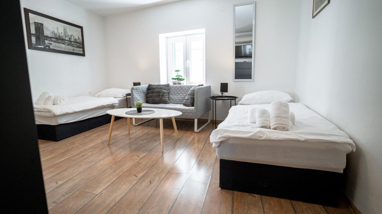 Small studio apartment Gorica Šibenik Esterno foto